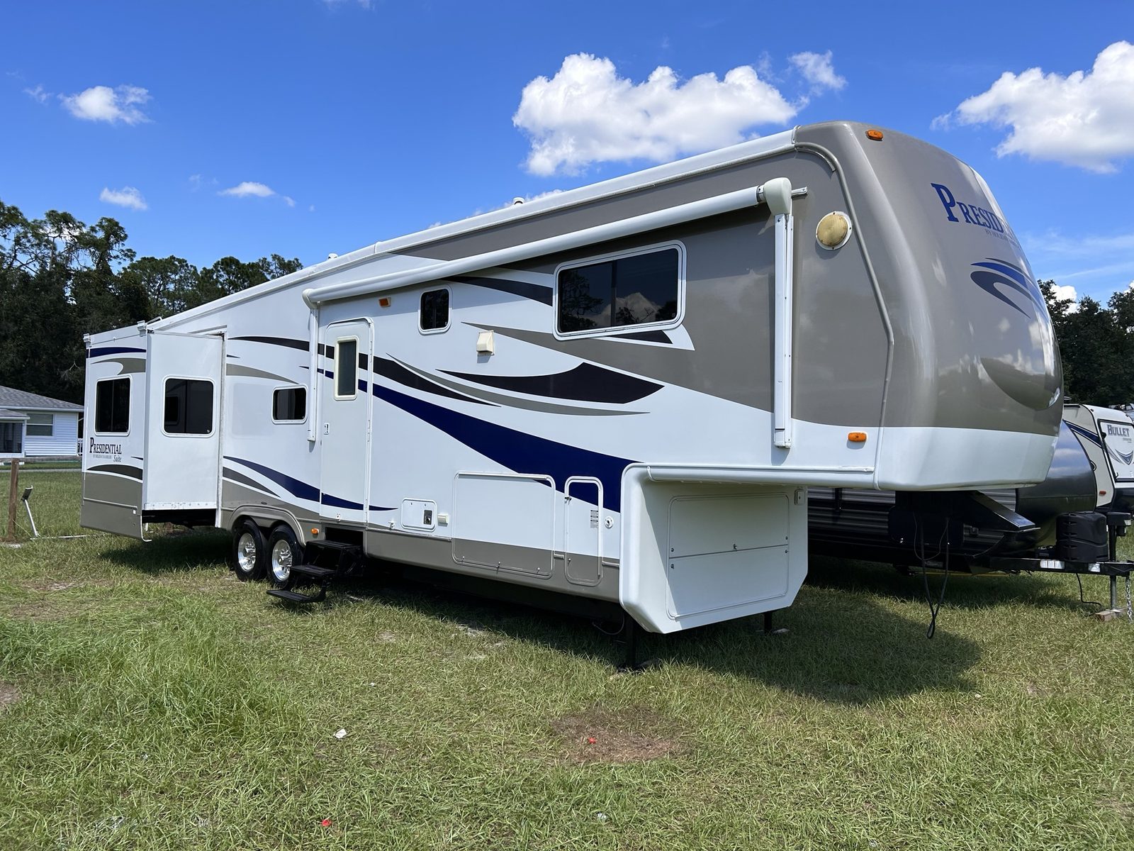 Presidential fifth wheel by Holiday Rambler